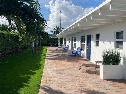2 Min Walk To The Beach- Renovated King Studio #2 in Fort Lauderdale, USA