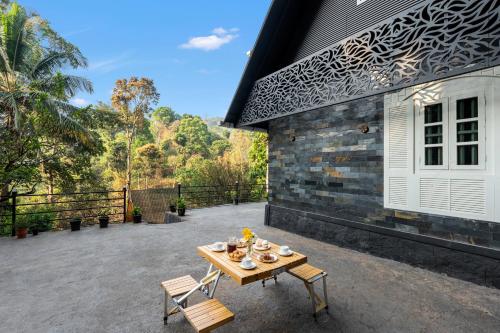 Buitenkant, The Cove Lakkidi in Pookode