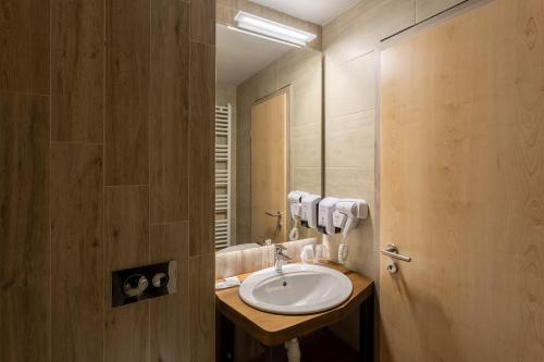 Economy Double Room - Eden 4 & 5