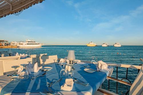 Restoranas, Marlin Inn Azur Resort in Hurghada Waterfront