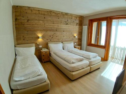 Triple Room with Veranda image 7