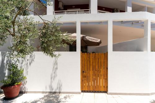 Epsilon Studios - 100m from the beach, by ZanteWize 5
