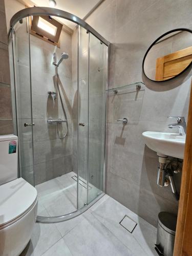 Luxury Appartement With Fibre Optique, Parking & Marina Swimming Pool 10 Min By Car in Al Mohammadi