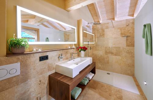 Fürdőszoba, ÜbermAlztal Chalet Alzblick Ferienwohnung (UbermAlztal Chalet Alzblick Ferienwohnung) in Altenmarkt an der Alz