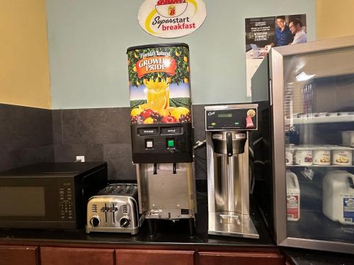 طعام و مشروبات, Super 8 by Wyndham Richfield/Cleveland in Richfield