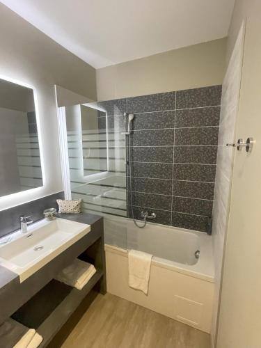 The Originals Boutique Hôtel Clos Sainte Marie Nevers (Inter-Hotel) - image 3