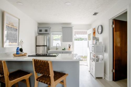 Walk Everywhere! 1-bedroom Gem In Downtown Hub in New Port Richey, USA