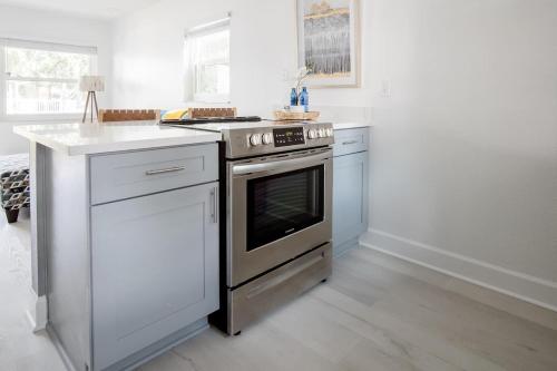 Walk Everywhere! 1-bedroom Gem In Downtown Hub in New Port Richey, USA