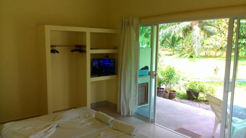 Kilátás, Aathid Garden Khao Lak near Hin Lad Vízesés