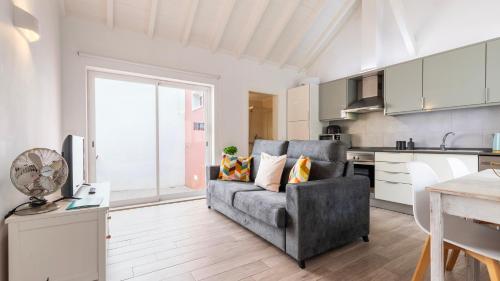 廚房, Cozy Retreat with Patio Near Sintra by LovelyStay in 柯拉瑞斯