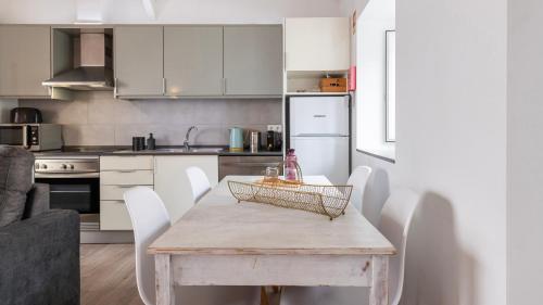 廚房, Cozy Retreat with Patio Near Sintra by LovelyStay in 柯拉瑞斯