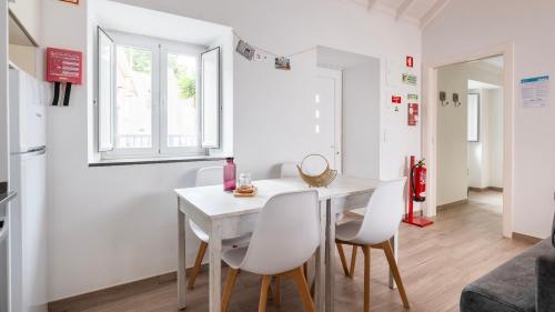 設施, Cozy Retreat with Patio Near Sintra by LovelyStay in 柯拉瑞斯