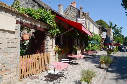 Belle maison, 2 chambres dans corps de ferme - logement Raphaël (Belle maison, 2 chambres dans corps de ferme - logement Raphael) in อูรี