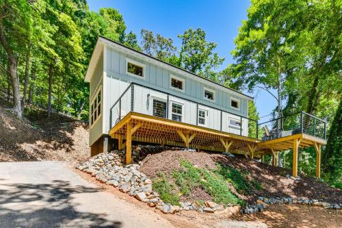 Lake James Cottage Boat Slip and Smokeless Fire Pit in Nebo, USA
