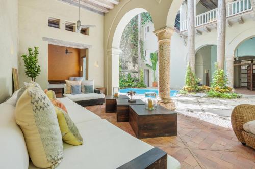 Casa Del Dragón - Modern Colonial Vacation Home, Cartagena