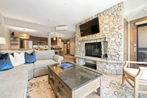 One-Bedroom Apartment with Balcony and Mountain View