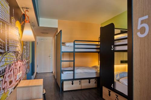 Bed in 6-Bed Dormitory Room image 2