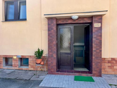 ทัศนียภาพภายนอกโรงแรม, Apartmán U Jiroutů (Apartman U Jiroutu) in โรคิตนิซ วี ออร์ลิซคิช ฮอราค