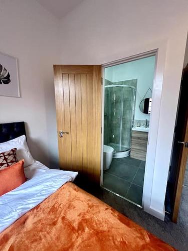 Twilight House -Wyndale Living- B'ham JQ Townhouse - image 5
