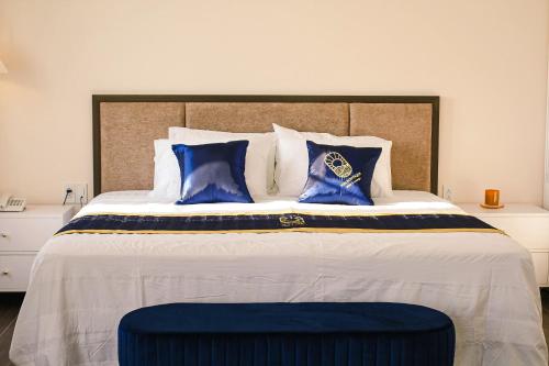 Deluxe Double Room with Balcony and Sea View image 9