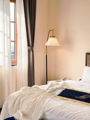 Deluxe Double Room with Balcony and Sea View image 7