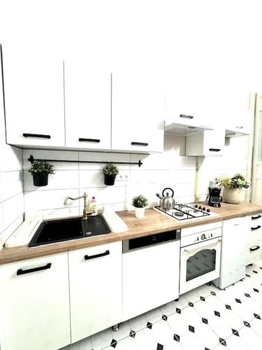 L3 City Centre Stylish Flat AC - image 4