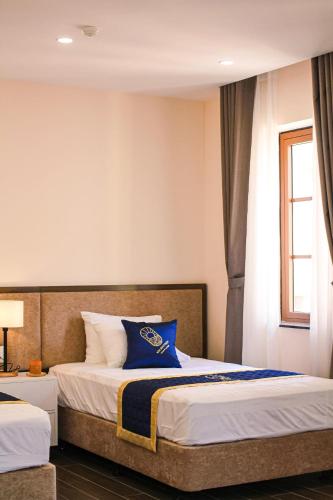 Deluxe Twin Room image 5
