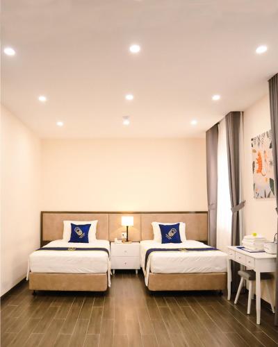 Deluxe Twin Room image 2