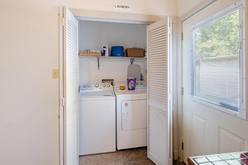 Charming 3BR Historic Home on Mardi Gras Route thumb 4
