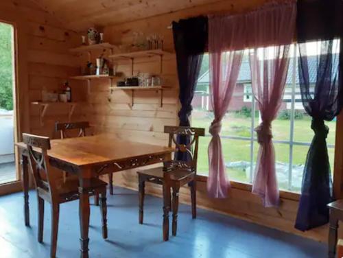 . Rentukka - Sähköttömät Yöpymismökit - Off-grid Cottages