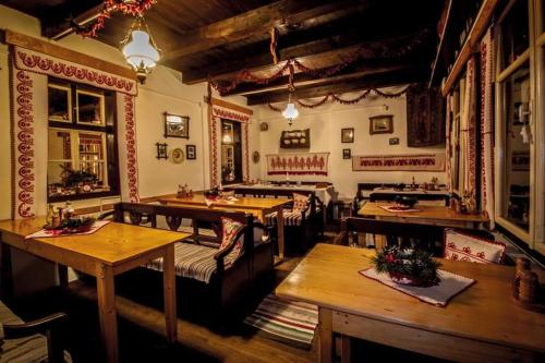Restorāns, Hanul Basa Fogadó (Hanul Basa Fogado) in Joseni
