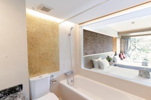 room detail thumbnail 2