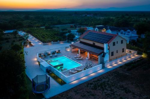 Вход, Villa Meden Dol in Bogatić