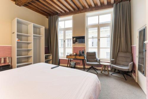 Large Double Room image 3