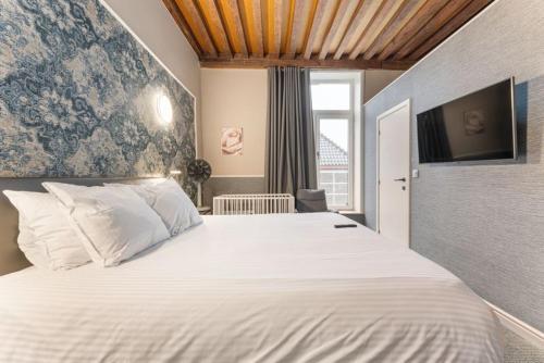Superior Triple Room image 9