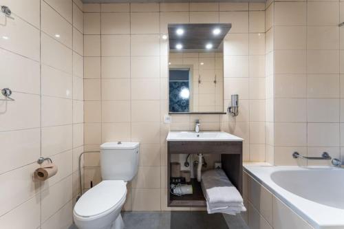 Superior Triple Room image 3