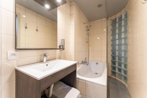 Superior Triple Room image 2