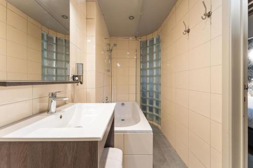 Superior Triple Room image 1