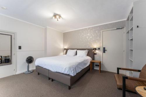 Superior King Room image 7
