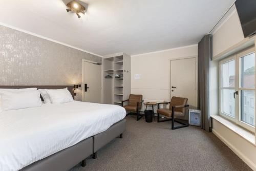 Superior King Room image 4