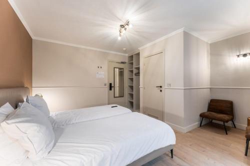 Budget Double Room image 9