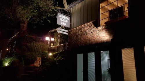 The Vagabond's House Boutique Inn - 출입구