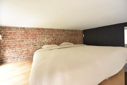 Modern apartment center Brussels - Tap to explore photos