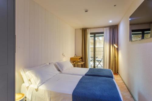2 twin beds