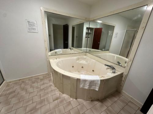 Royal Inn - Anniston - image 3