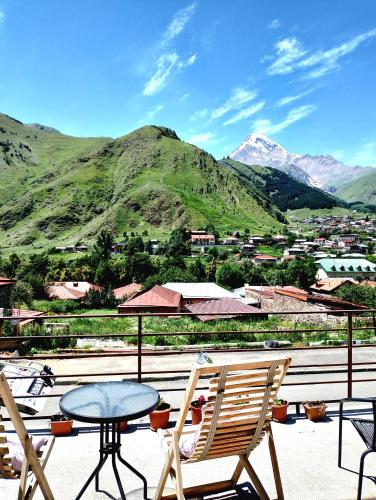 parveke/terassi, Guest House on V. Pshavela 50 in Kazbegi