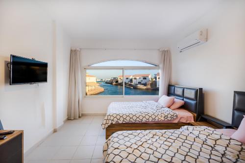 Aden Beach - Sea View room - أجانب فقط Room Type - Double or Twin Room with Shared Bathroom