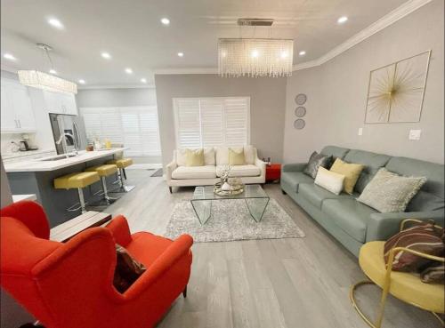Elegant & Luxurious 3 Bedroom Home, Mississauga