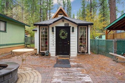 Twin Pines Hideaway BBQ, Fire-pit, Location! in Big Bear Lake, USA