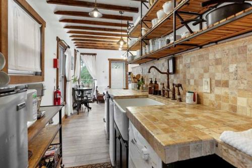 Twin Pines Hideaway BBQ, Fire-pit, Location! in Big Bear Lake, USA